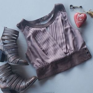 NEW* Casual sleeveless top with crossover pleats